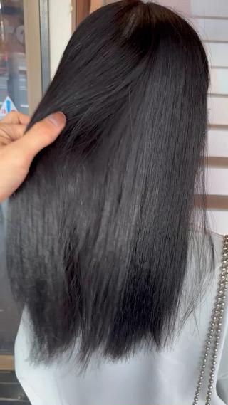 アディクシーカラーで透明感を最大限に出します。暗め透明感カラー、インナーカラーが大得意です。この他にも僕のInstagramにも沢山写真投稿しておりますので参考にご覧くださいませ。アディクシーカラーで透明感を最大限に出します。【@avance_ryo_ta】