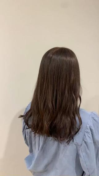 透明感のあるベージュ系カラー 