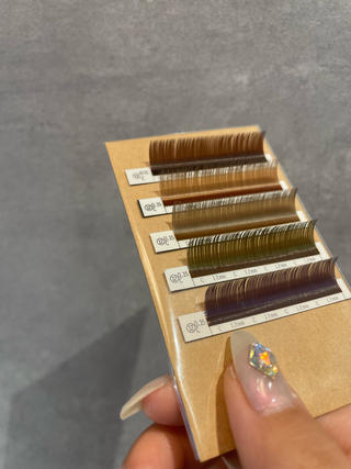 人気ブラウンエクステ
　　　+550円で色のご変更が可能です！
 