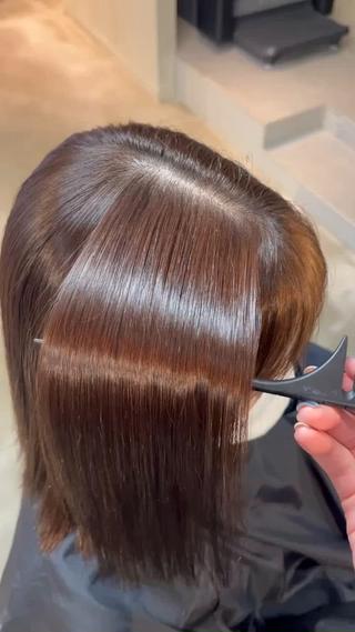 縮毛矯正ほどまっすぐに伸ばしたくない方におすすめ
優しく癖を伸ばし、カラーしていきます！ 