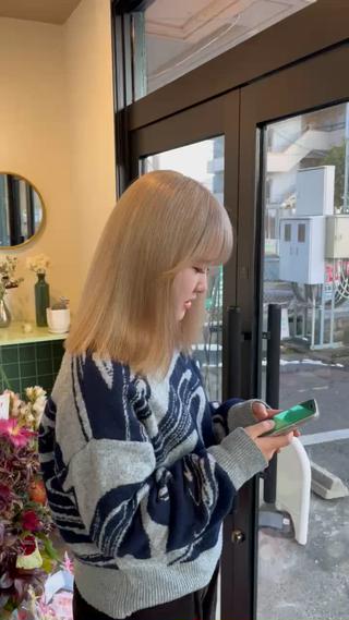 こちらのお客様は2ブリーチ履歴です
肌なじみの良いホワイトブロンド 