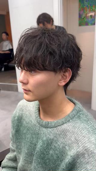 シャドウパーマ
圧倒的に2025流行りパーマで、かっこいいパーマスタイルです!
スタイリングが楽でかなりおすすめなスタイルです!
強めに巻いてもかっこいい、弱めに巻いてもかっこいいスタイルです!
パーマが落ちてくる際もかっこいいです!
#シャドウパーマ #メンズ #メンズパーマ