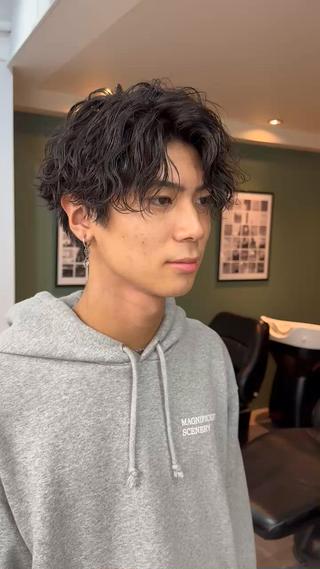 波巻きパーマ 今だけ激安クーポン中です!
波巻きパーマ7000円
センターパートの波巻きは色気がかなりでてめちゃくちゃかっこいいです!
まずセットがとても楽なところがいいポイントで、なにより、ノーセットでもかっこいいです!
#波巻きパーマ #メンズ #メンズパーマ #メンズヘア