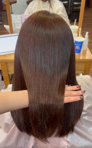 縮毛矯正リタッチモデルさん
ストレートにしても艶々にできます 