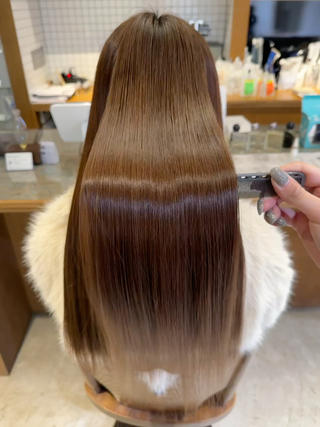 毛先3回ブリーチ履歴のお客様
ブリーチ毛でもここまで綺麗になります！！！ 