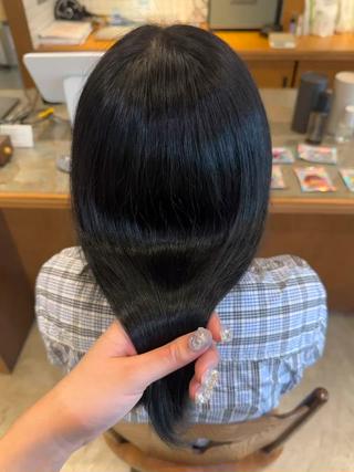 ほんのりブルーブラック
就活など真っ黒はやだ！という方にオススメです 