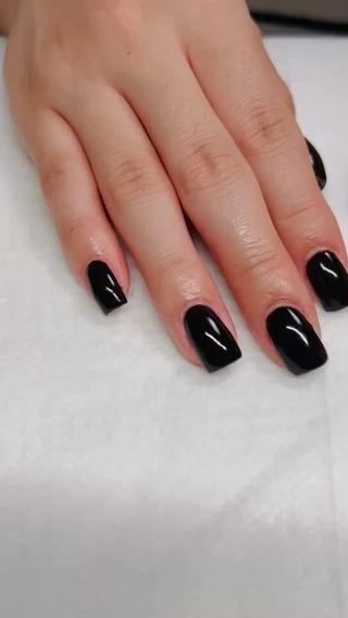 黒のワンカラーに見えるんですが.....正確には違ってて
青みの黒です
そんなこだわったカラーもありますよ♡ 