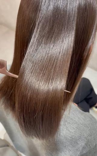 縮毛矯正でさら艶髪に️
くせが気になる方、広がりが気になる方
おすすめです
(ブリーチをされている方はお断りすることがあります)