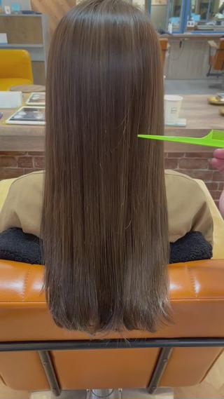 当店のトリートメントはハンドブローのみでもノンストレスの美髪になりますよ
トリートメントのみでは難しい場合、コスメストレート、地毛風ストレートオススメです