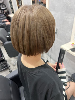 セルフカラーによるムラを修正しながらのダブルカラーミルクティーグレージュ