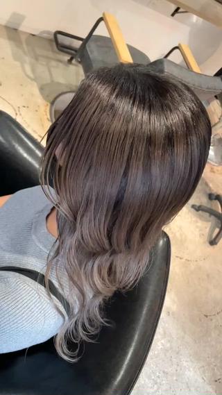 全頭ブリーチから作るシャドールーツ☆
外国人風スタイルは是非お任せ下さい！ 