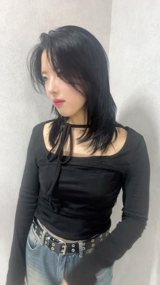 お気に入り登録必須
カラーはブルーブラックで透け感ブラック
小顔矯正の顔周りカットと全体的にレイヤーを入れて
髪の毛の動き、扱いやすさ、再現性を重視したレイヤーカットさせていただきます！
大阪でレイヤーするなら僕にお任せ下さい！ 