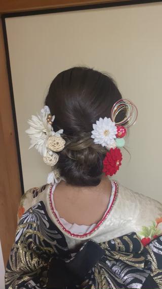 振袖ヘア
お着物に合わせて和っぽいイメージで作らさせて頂きました
あなたに似合うヘアセット、私に任して下さりませんか?
∞----------------------∞∞----------------------∞
*
結婚式のお呼ばれアレンジ
卒業式 入学式 成人式 七五三 前撮り
デート ライブ 発表会 女子会 などなど!
○360°可愛いヘアを作ります- ̗̀ ︎ ̖́-
*
∞----------------------∞∞----------------------∞