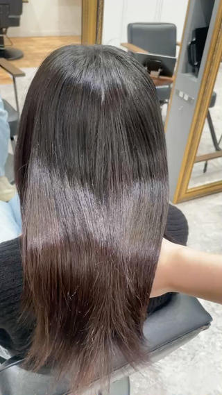 暗染めする場合はぜひお越しください
艶カラーできれいに染めます 