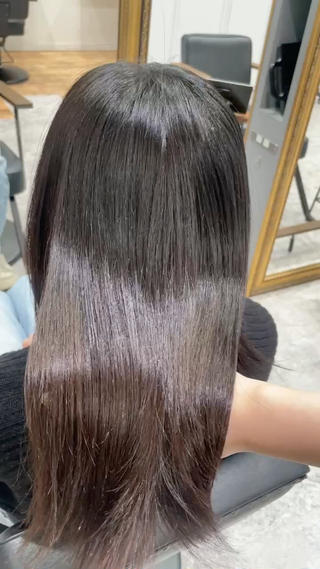 毛先と顔周りを整えました️
横の後れ毛も自然に流れるようにカットしました
 