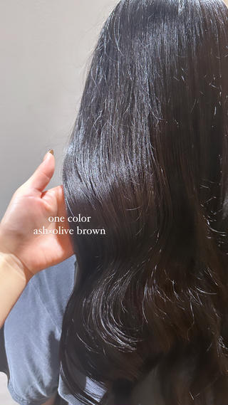 就活や実習におすすめな、真っ黒じゃない透明感のあるブラウンカラーです
アッシュ系やオリーブ系をブラウンに出すと透明感アップします