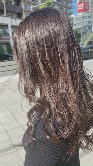 室内では暗く！外に行けば明るく！
落ち着いた感じのナチュラルブラウンカラー 