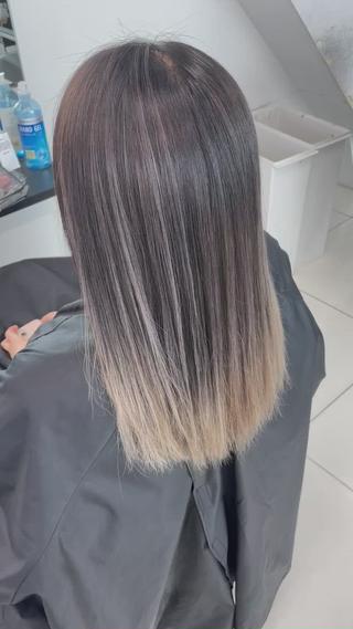 エアタッチバレイヤージュカラー24200
ブリーチ2回以上
ホワイトベージュ 