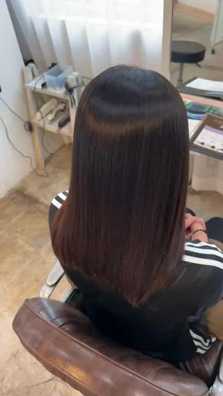髪質改善の美髪矯正◎
髪の毛に今必要な成分を毛髪判断後1人1人に
合わせて入れていくものになるので
かなり髪の毛綺麗になります◎
乾かすだけでかなりツヤ感とサラサラ感
出ますし乾かす時間も早くなるのでかなりおすすめです!