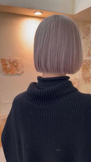 2回ブリーチしています。
2回のブリーチをすることにより、元々あるアジア人特有のブラウンの色素を綺麗に抜き、色落ちが透明感のあるブロンドになるようなホワイトピンクにしております！

こだわりのケアブリーチで色落ちまで透明感あるカラー
ブリーチや、ホームケアの方法、スタイリングの仕方など、様々なことをご来店頂いた方にお伝えさせていただきます！ 