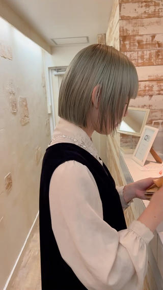 2回ブリーチをしてます
2回ブリーチをすることにより、色落ちまで透明感のあるブロンドに落ちるようにカラーをしております。

こだわりのケアブリーチで色落ちまで透明感あるカラー
ブリーチや、ホームケアの方法、スタイリングの仕方など、様々なことをご来店頂いた方にお伝えさせていただきます！ 