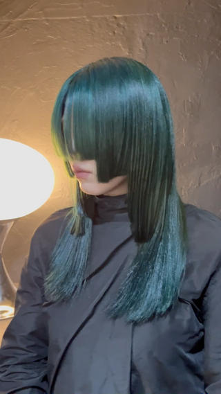 1ブリーチで作る、ビビッドで深みのあるグリーンカラー

こだわりのケアブリーチで色落ちまで透明感あるカラー
ブリーチや、ホームケアの方法、スタイリングの仕方など、様々なことをご来店頂いた方にお伝えさせていただきます！ 
