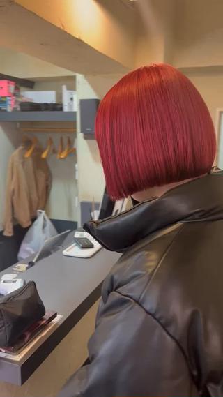 1ブリーチで作るビビッドなレッド

こだわりのケアブリーチで色落ちまで透明感あるカラー
ブリーチや、ホームケアの方法、スタイリングの仕方など、様々なことをご来店頂いた方にお伝えさせていただきます！ 