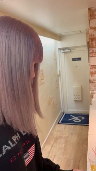 2ブリーチで作る透明感のあるホワイトピンク

こだわりのケアブリーチで色落ちまで透明感あるカラー
ブリーチや、ホームケアの方法、スタイリングの仕方など、様々なことをご来店頂いた方にお伝えさせていただきます！ 