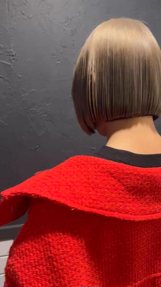 1ブリーチで作れるブロンドベージュ。
1ブリーチで綺麗にアジア人特有の髪のブラウンを抜き、色落ちまで透明感のあるブロンドベージュに仕上げております。

こだわりのケアブリーチで色落ちまで透明感あるカラー
ブリーチや、ホームケアの方法、スタイリングの仕方など、様々なことをご来店頂いた方にお伝えさせていただきます！ 