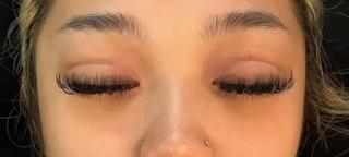 上下90分付け放題
D11〜15〜15 目尻に薄紫をポイントで入れてます
#バサバサ #メガボリューム #ボリュームラッシュ
#ボリューム感