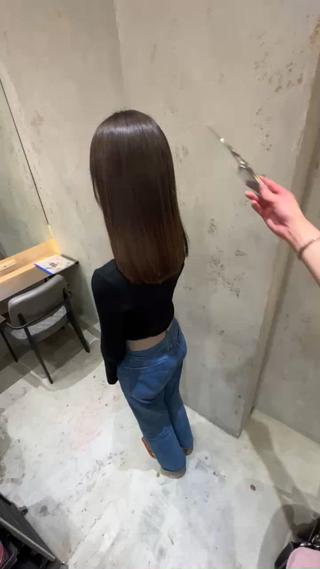 《最強の髪》作ります
髪質改善・縮毛矯正でクセ・広がりをしっかり伸ばして圧倒的な艶髪に◎
本日1名様のみご案内可能です！ 