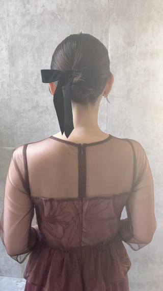 お団子アレンジ
崩れにくいヘアアレンジ人気です！ 