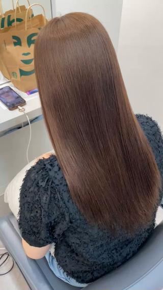 オリーブベージュ