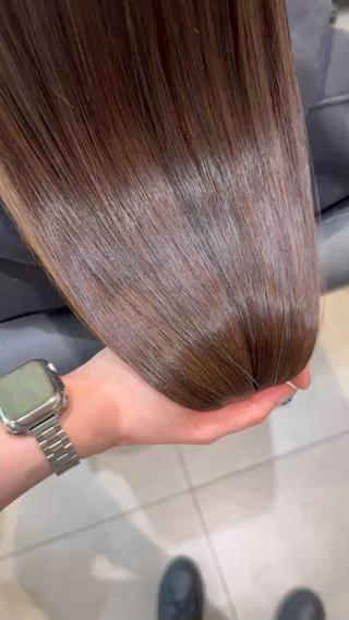 シルクのような艶髪へ
お客様に合わせたトリートメントと薬剤の選定により、理想の美髪へと導きます！是非お任せください 