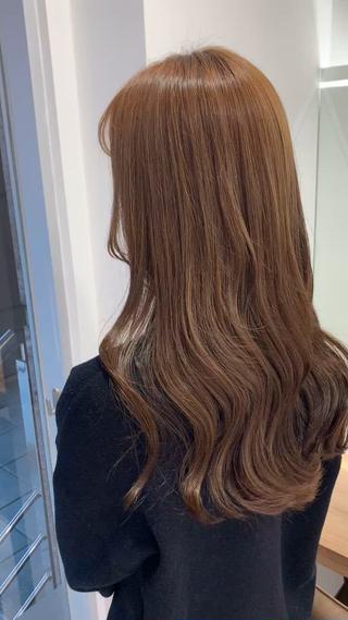 透明感の出るアディクシーカラーで、柔らかいベージュに 