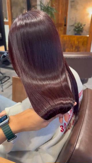 .
.銀座の大人女性に向けた透明感ある
.重たくなりすぎないカラー得意です
.パーソナルカラーに基づいたお客様一人ひとりに合わせたカラーレシピで今まででいちばんの仕上がりに致します。
.
.韓国風スタイル
.顔まわりレイヤー、動きを出すローレイヤー︎
.骨格や顔の形に合わせてカット致します。
.
.毛量調整や髪色の提案ならお任せください
.
.
.ブリーチ毛、縮毛矯正やパーマなどで
.他の美容室ではどうにもならなかった髪を
.必ず生き返らせます