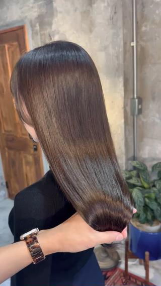 .
.銀座の大人女性に向けた透明感ある
.重たくなりすぎないカラー得意です
.パーソナルカラーに基づいたお客様一人ひとりに合わせたカラーレシピで今まででいちばんの仕上がりに致します。
.
.韓国風スタイル
.顔まわりレイヤー、動きを出すローレイヤー︎
.骨格や顔の形に合わせてカット致します。
.
.毛量調整や髪色の提案ならお任せください
.
.
.ブリーチ毛、縮毛矯正やパーマなどで
.他の美容室ではどうにもならなかった髪を
.必ず生き返らせます