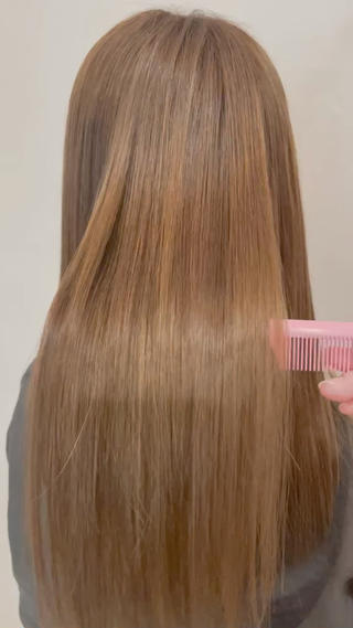 セミロング スダ ユキナ 髪質改善水素カラーのヘアスタイル