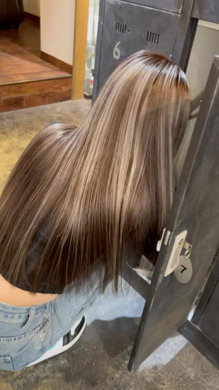 ハイライトとローライトを混ぜた海外風デザインカラー