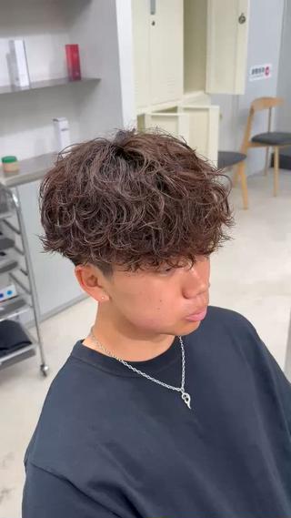 パーマ メンズ 深谷 侑亮のヘアスタイル