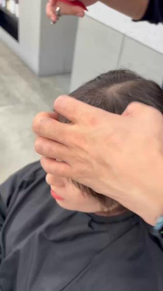 トレンドのレイヤースタイルはお任せ下さい
お客様の髪質やお悩みを加味した上で、
計算され尽くしたレイヤーを入れることによって
自分で簡単に巻くだけで、流行りのスタイルになる様な
カット技術を提供します
もちろんご自宅での扱いやすさなども自信あります
顔まわり小顔カット、小顔レイヤーならココ
お顔の形は人それぞれです、その一人ひとりに合わせて
デザインを作っております♪
結んだ時にどの位置に髪があれば可愛く見えるのか
前髪とのバランスや繋がり方
普段の生活から逆算してデザインも作っていきます!