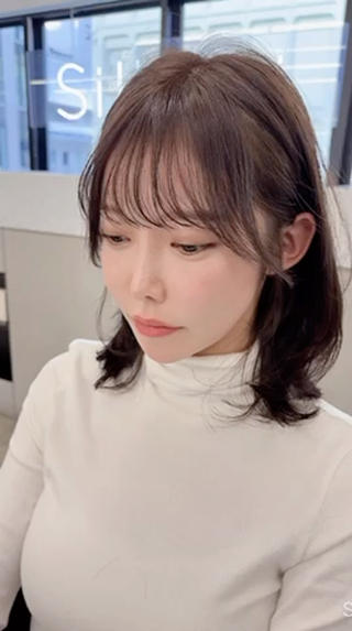 トレンドのレイヤースタイルはお任せ下さい
お客様の髪質やお悩みを加味した上で、
計算され尽くしたレイヤーを入れることによって
自分で簡単に巻くだけで、流行りのスタイルになる様な
カット技術を提供します
もちろんご自宅での扱いやすさなども自信あります
顔まわり小顔カット、小顔レイヤーならココ
お顔の形は人それぞれです、その一人ひとりに合わせて
デザインを作っております♪
結んだ時にどの位置に髪があれば可愛く見えるのか
前髪とのバランスや繋がり方
普段の生活から逆算してデザインも作っていきます。