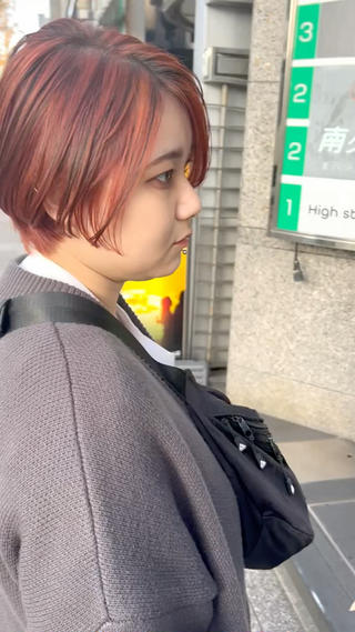 ワンブリーチのバレンシアピンクにローライトを入れた甘辛MIXスタイル。
黒染め履歴有り