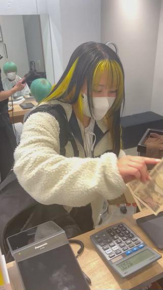 ハイトーンに戻せる黒染めとイエロー

ブリーチ1~2回

 