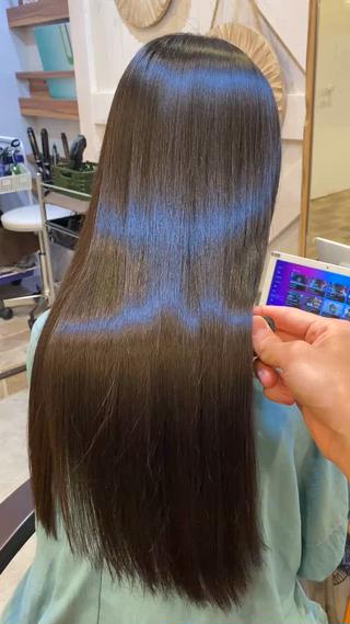 ブロー、アイロンなし乾かしただけの仕上がりです。
美髪矯正で柔らかくストレートに️ 