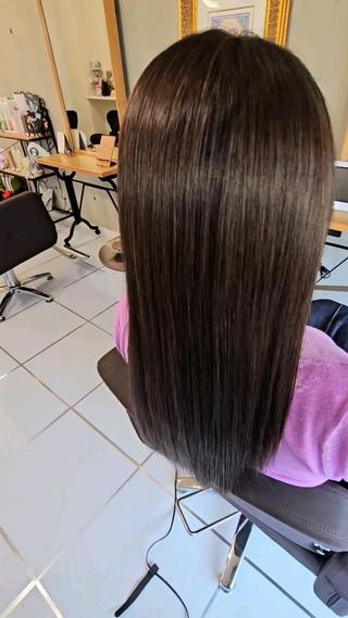 天使の艶カラー+トリートメント
白髪ばかしカラー
白髪染め使わずファッションカラーでカラーリングしています◎