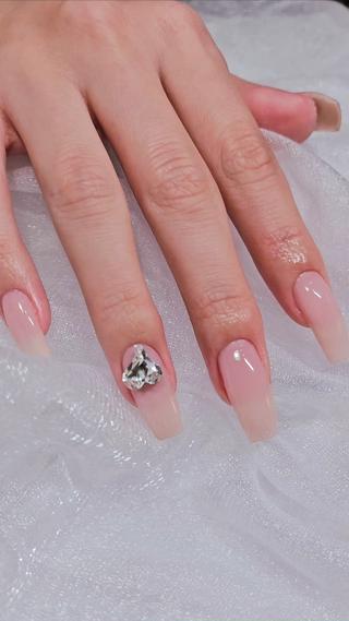 シンプルだからこそフォルムは綺麗に！
しっかりとこだわっております♡

#うるつやネイル 