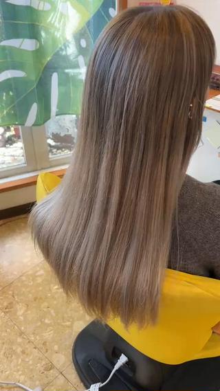 ブリーチandシルバーペールカラー
ブリーチ２回以上必須 
