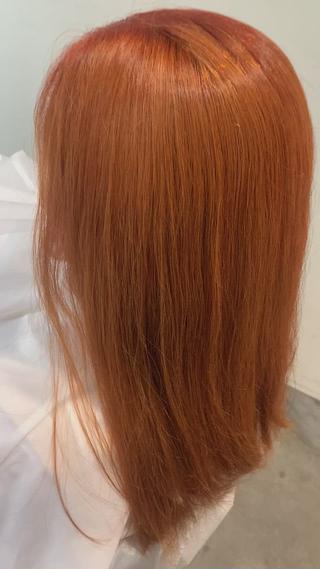 透明感も感じつつパキッとさせない柔らかいオレンジです

ヘアケアにこだわったお薬とサプリでうる艶な質感を演出します 