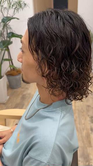 スパイラルパーマ×ロン毛スタイル 